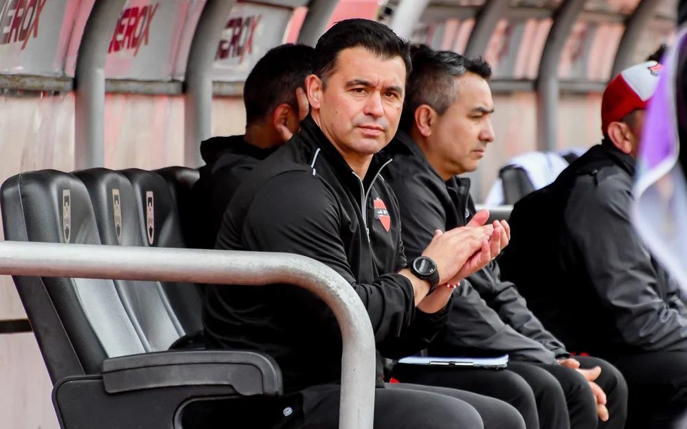 Juan José Ribera renuncia a la banca de Ñublense tras la goleada 6-0 ante la U