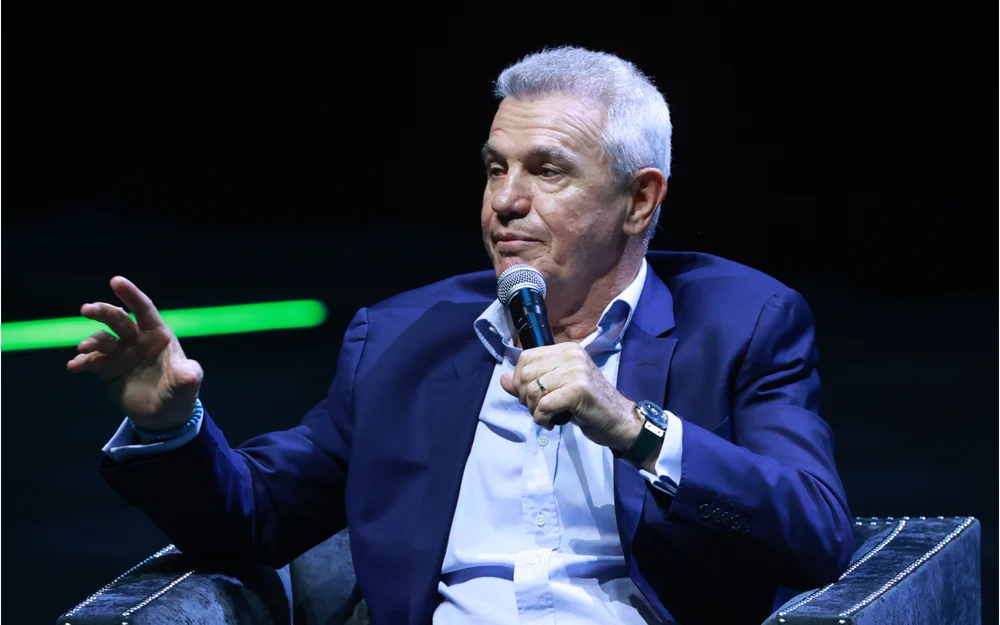 Valencia contacta al entorno de Javier Aguirre para evaluar su incorporación