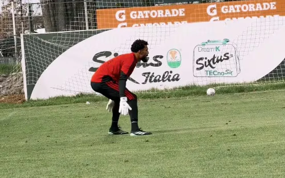 Vozinha se adelanta y ya entrena en el Monumental con Colo Colo