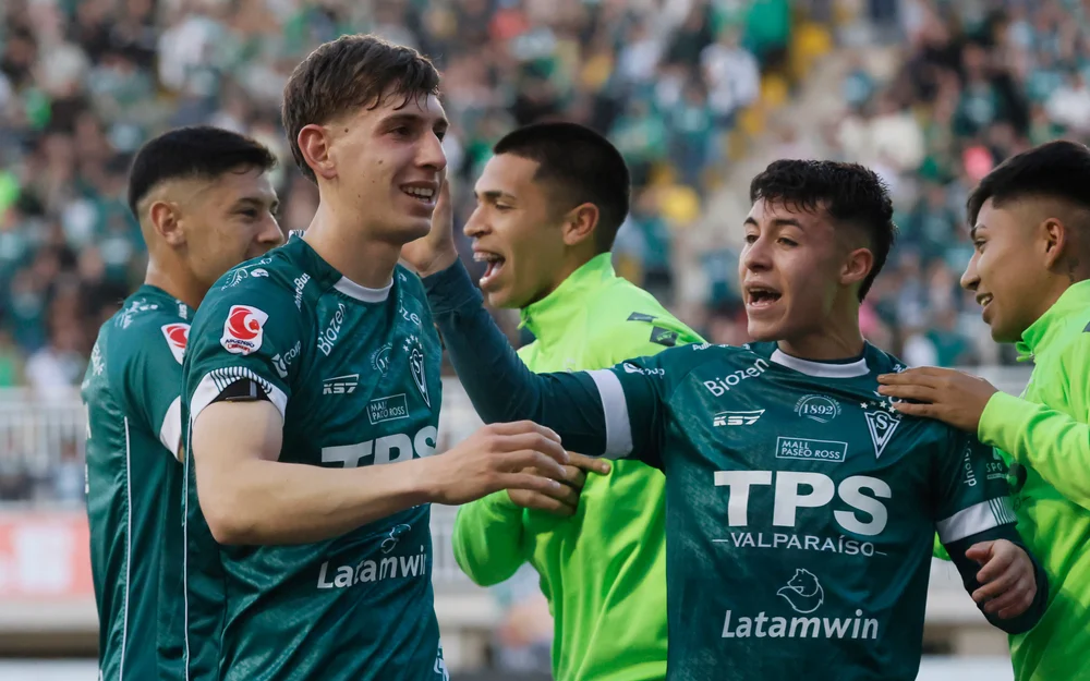 Curicó Unido remonta en Valparaíso y frena el envión de Wanderers por el ascenso directo