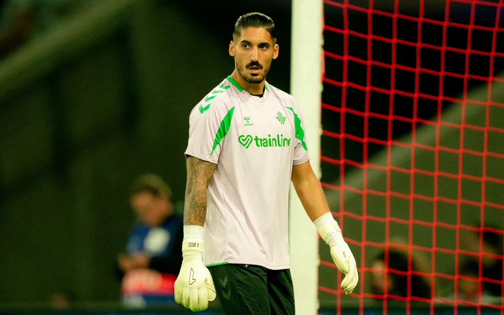 Álvaro Valles analiza su momento en el Betis y su ausencia en la Selección