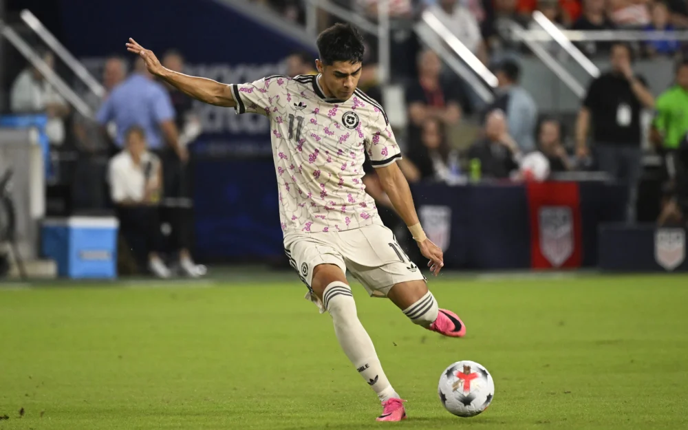 Darío Osorio se instala como la mejor noticia de La Roja en el amistoso ante Estados Unidos