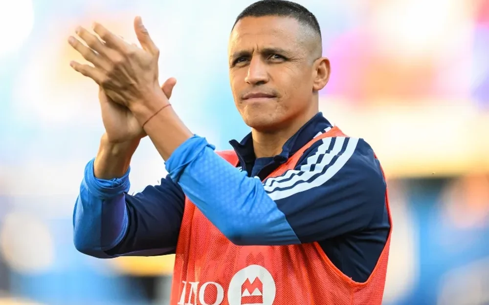 Alexis Sánchez arenga al camarín del CF Montréal antes de un partido