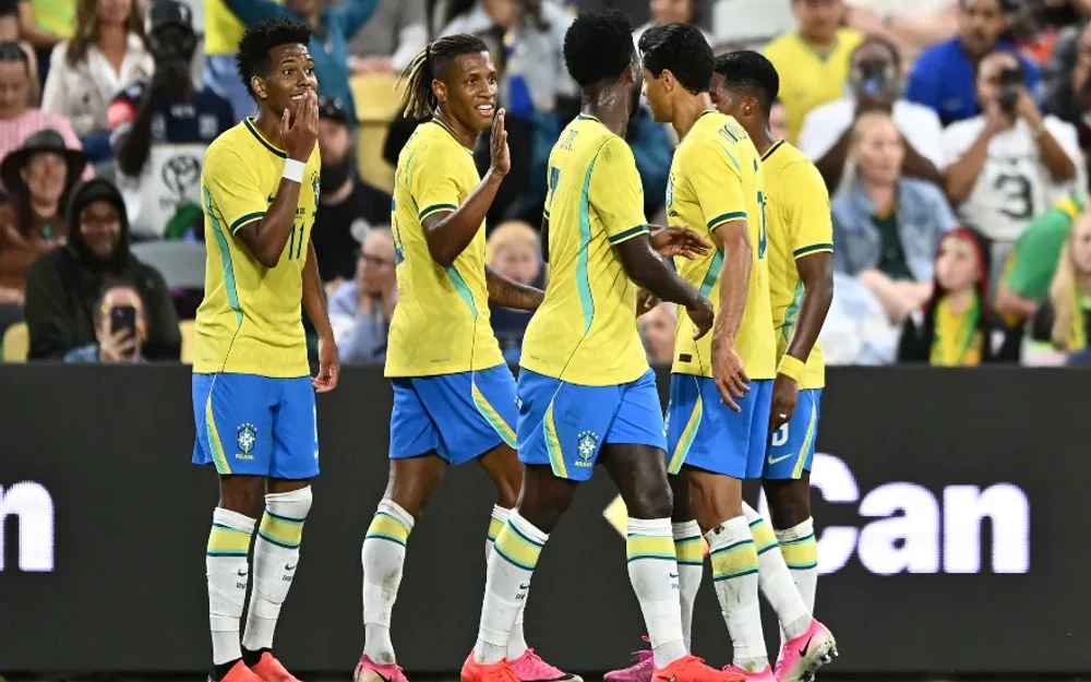 Brasil cierra su gira con goleada 4-0 sobre India y un doblete de Samuel Lino