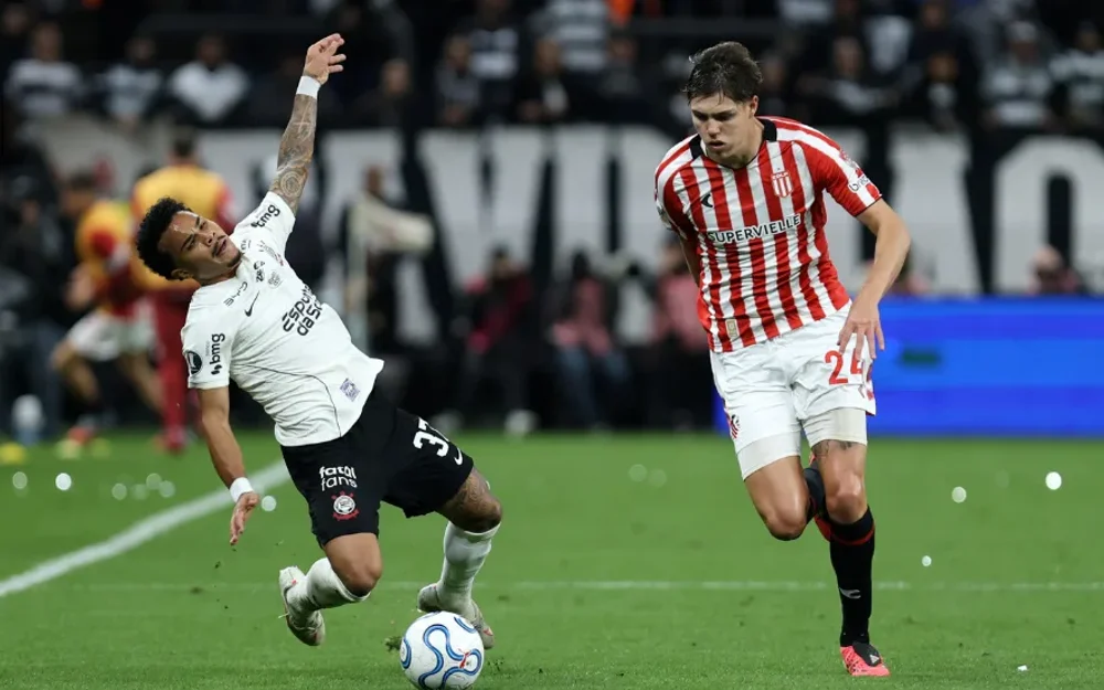 Estudiantes elimina a Corinthians en la Libertadores con un final de infarto y un penal errado