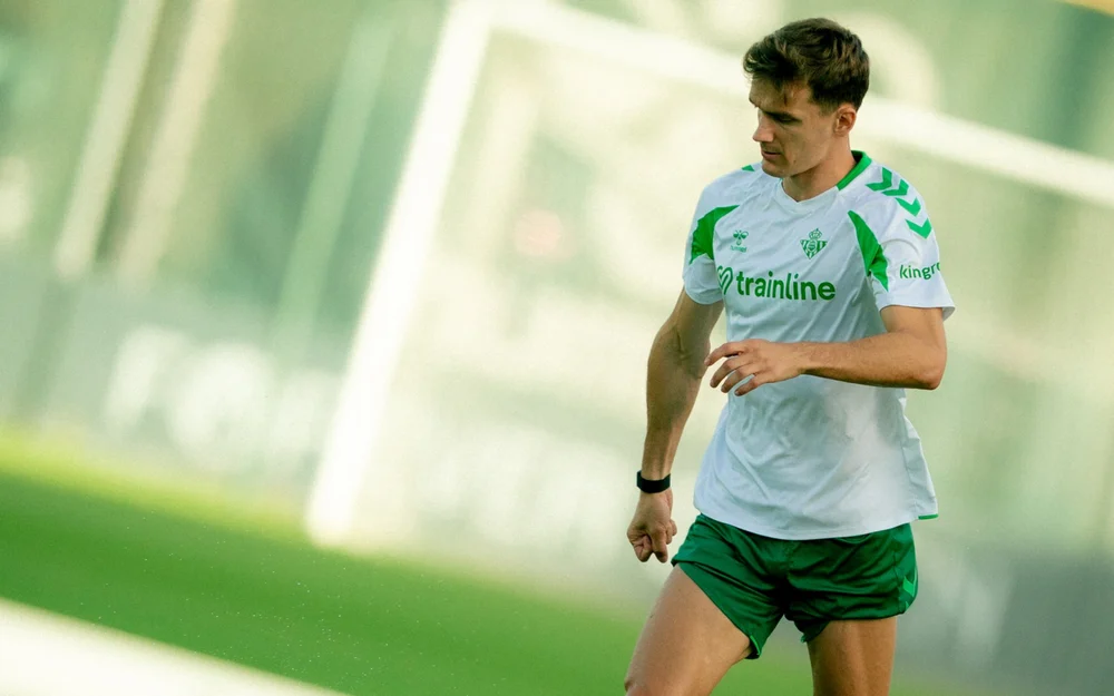 Diego Llorente se reincorpora al trabajo grupal en el entrenamiento del Betis