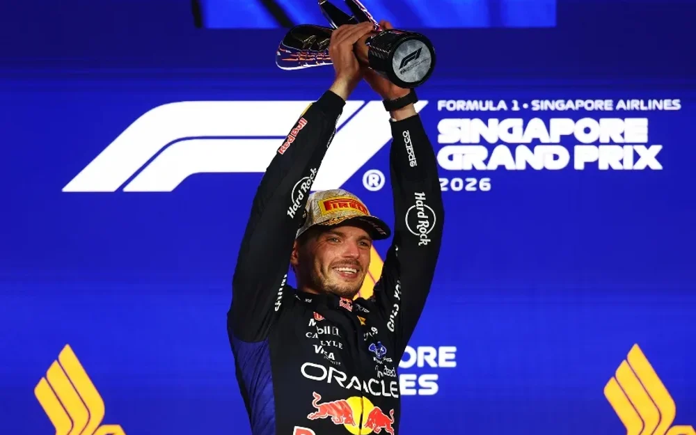 Verstappen gana por primera vez en Singapur en su carrera 250 y Antonelli estira su ventaja en el Mundial