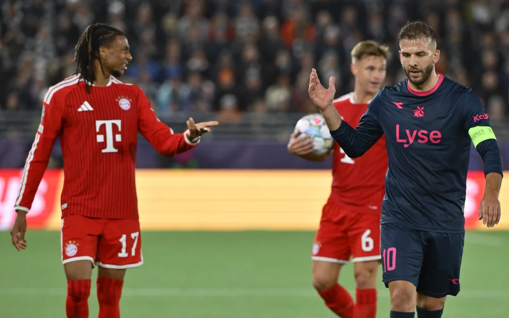 Bayern igualó 2-2 con Viking en Noruega y Olise terminó expulsado