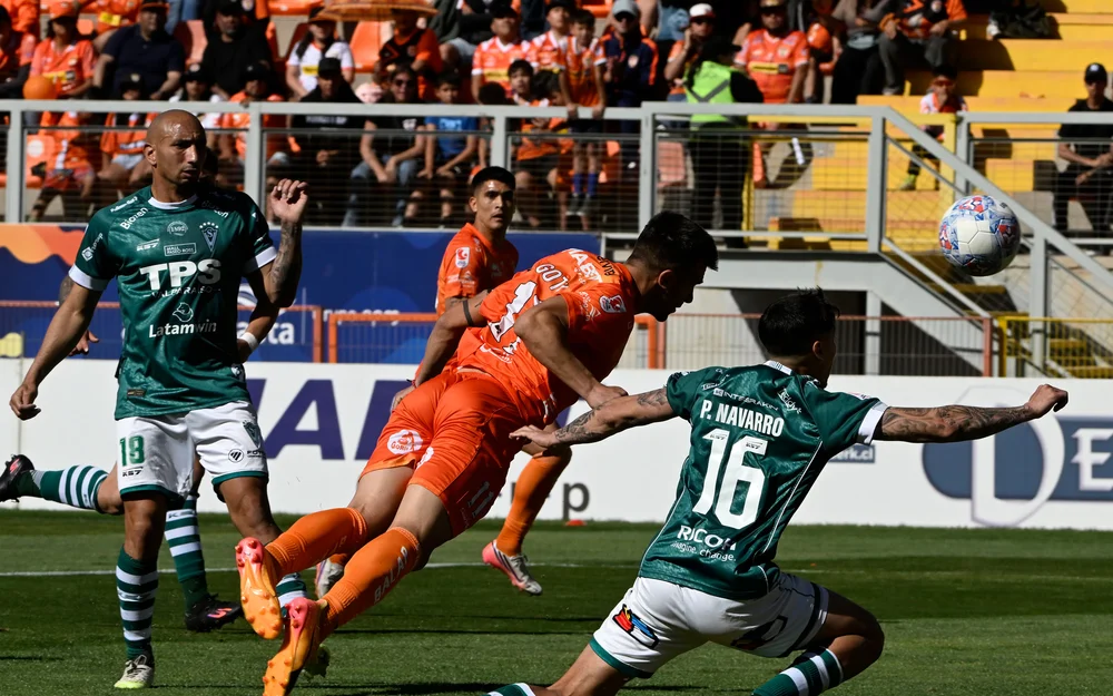 Cobreloa lidera la Primera B a tres fechas del final: así está la lucha por el ascenso y el descenso