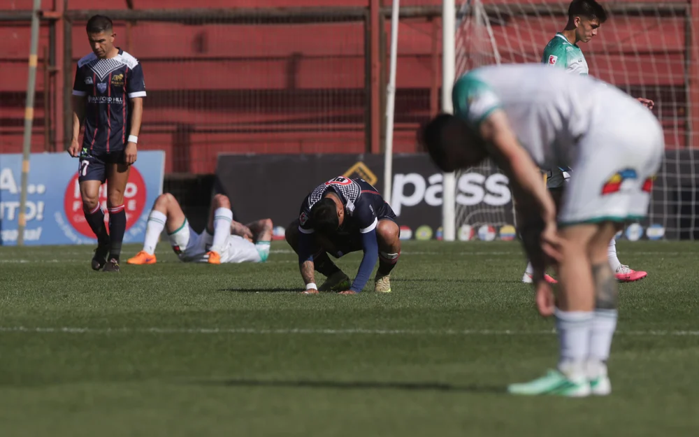 Wanderers cae ante Recoleta y Navarro pide unidad tras incidentes en Santa Laura