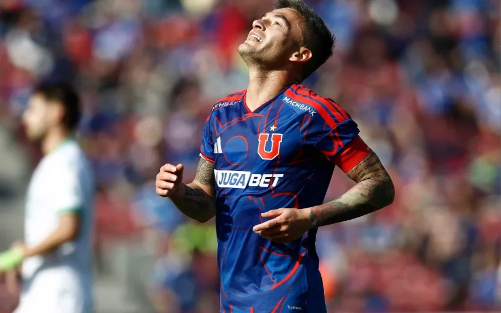Aránguiz queda fuera de la citación de la U para el duelo ante Antofagasta por Copa Chile