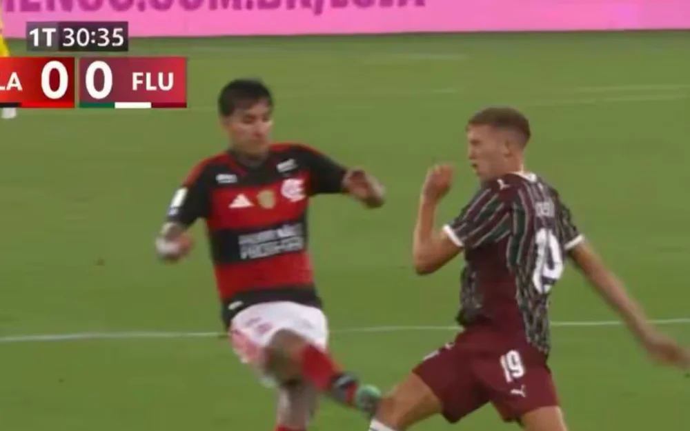 Fluminense acusa error arbitral en planchazo de Erick Pulgar en el clásico ante Flamengo