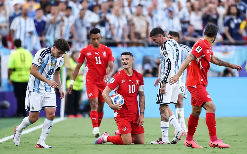 Granit Xhaka reconoce certificado de vacunación falso y es multado con 150 mil francos suizos