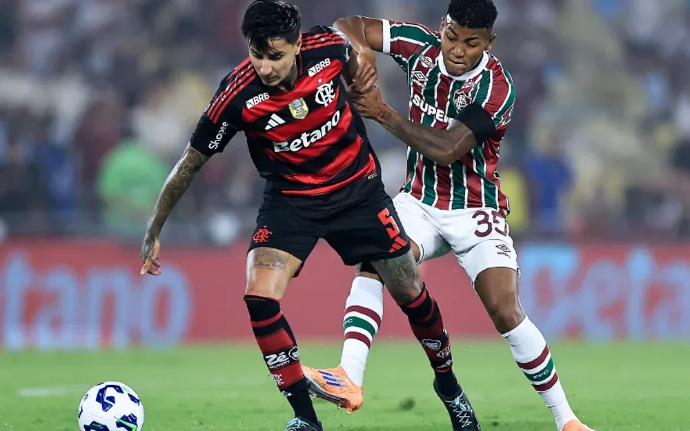 Erick Pulgar titular en el clásico Flamengo vs. Fluminense por la jornada 30 del Brasileirao