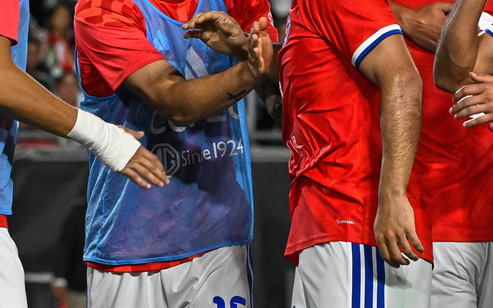 Chile cierra la gira con un 2-0 sobre México y Pizarro pide calma para el proceso