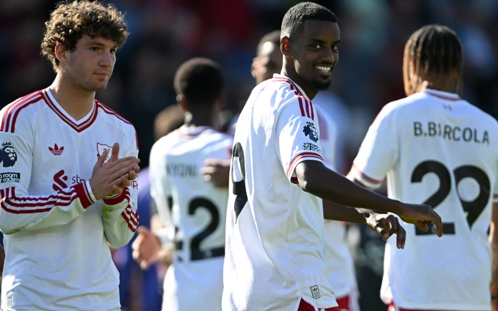 Liverpool se impone por la mínima al Bournemouth y mantiene el ritmo del Manchester City
