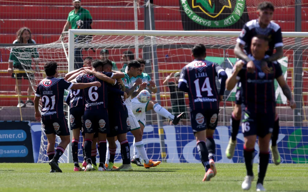 Santiago Wanderers cae ante Deportes Recoleta y suma su tercera derrota al hilo en la Primera B