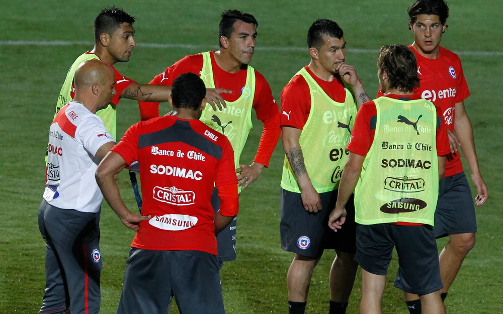 Paredes descarta a Sampaoli para La Roja y apunta a "Fantasma" Figueroa como candidato