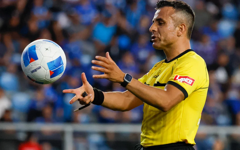 Piero Maza en el ojo del huracán: prensa argentina y brasileña critican su arbitraje en la Sudamericana