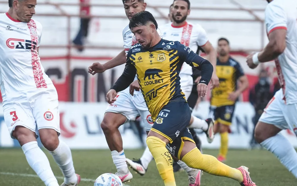 San Luis gana en la agonía a San Felipe y se mete en la pelea por el ascenso