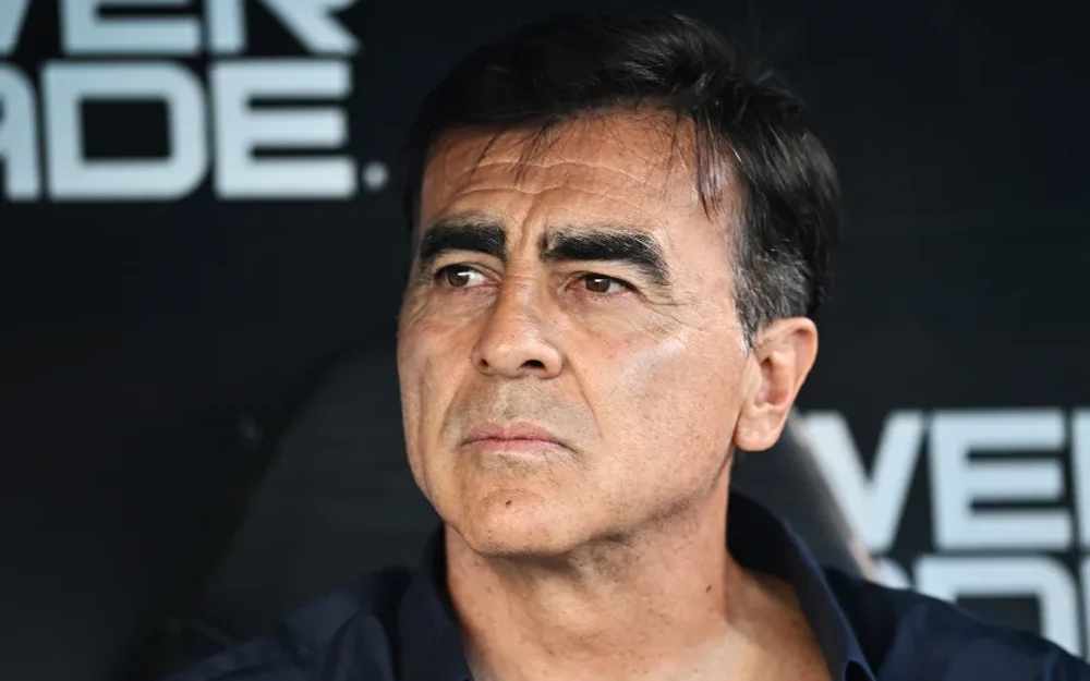 Gustavo Quinteros se suma a la lista de candidatos para dirigir La Roja