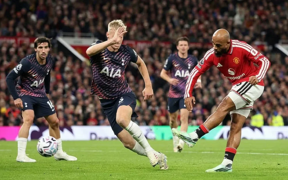 Tottenham sigue sin ganar en la Premier: empató 1-1 con Manchester United y permanece colista