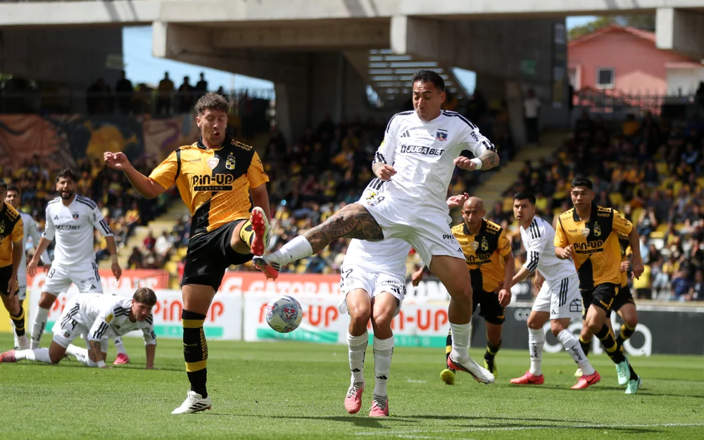 Coquimbo Unido golea 5-2 a Colo Colo y le da un duro golpe en la pelea por el título