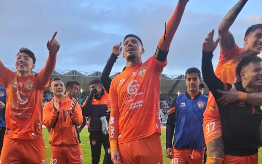 Cobreloa manda en la Primera B con San Luis y Wanderers pisándole los talones a cuatro fechas del cierre