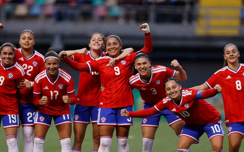 Chile femenina golea 7-0 a Bolivia con siete debutantes en el once inicial