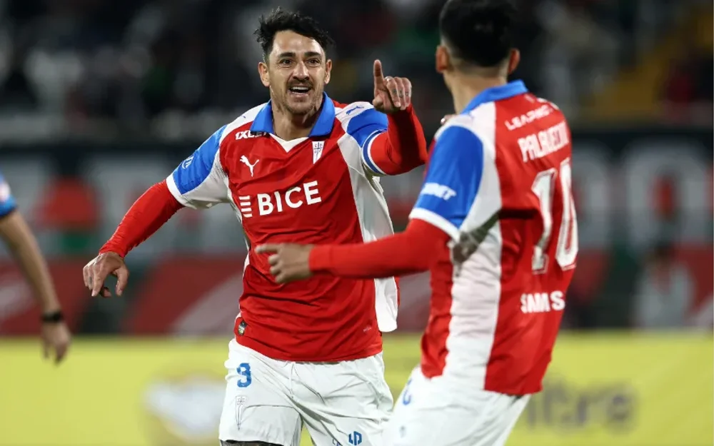 U. Católica vence a Palestino y recupera el segundo puesto en la Liga de Primera