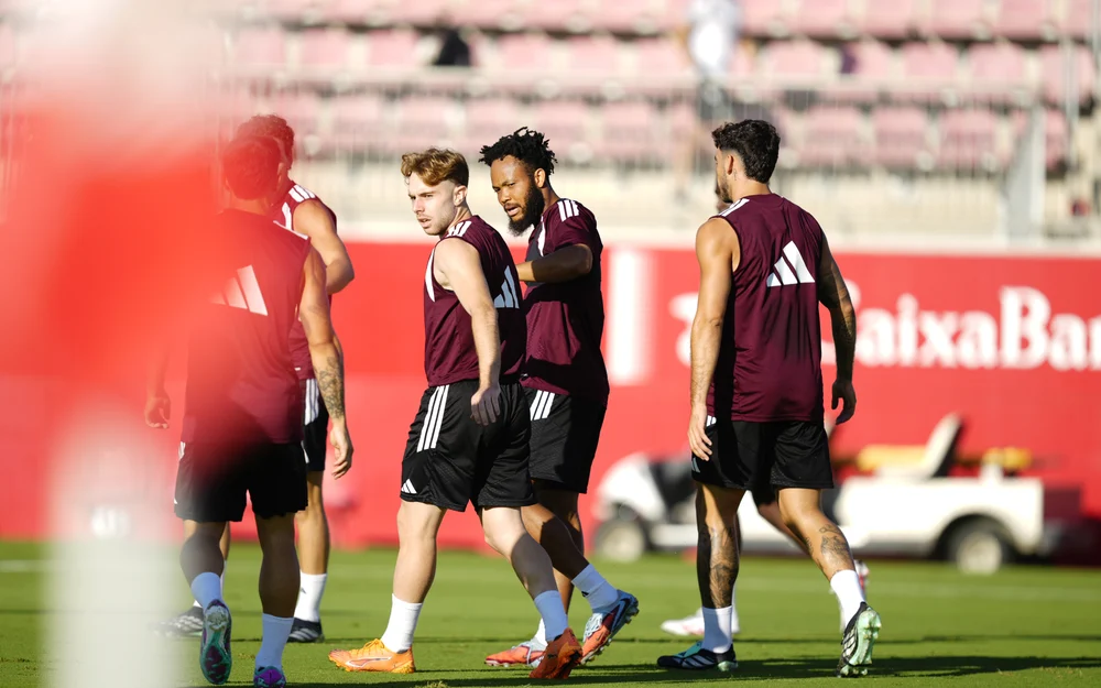 Sevilla cierra la semana con amistoso ante su filial en formato de tres partes