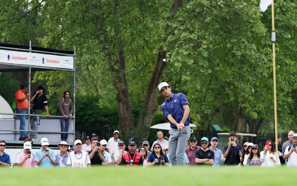 Niemann lidera el Abierto de Chile pese a una segunda ronda sobre el par
