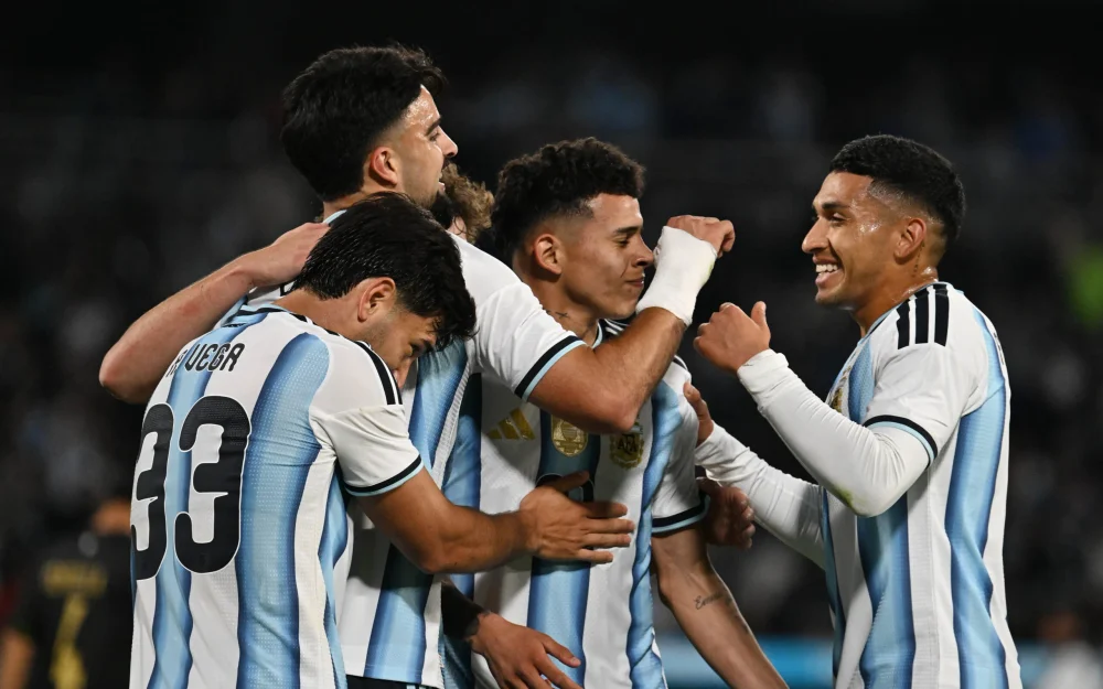 Argentina arranca la era post Mundial con un 4-0 sobre Bolivia en Córdoba