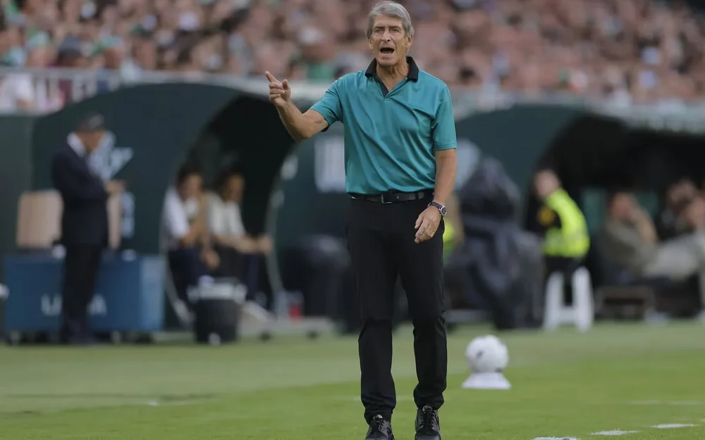 Betis de Pellegrini golea 5-2 a Osasuna, pero la prensa apunta al talón de Aquiles defensivo