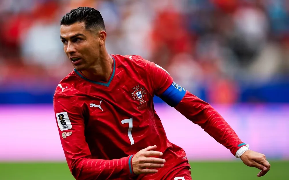 Arturo Vidal califica de "vergüenza" la salida de Cristiano Ronaldo de la selección de Portugal