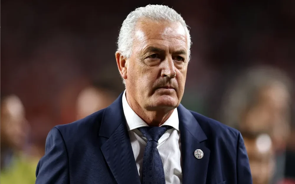Gustavo Alfaro renueva con Paraguay y se aleja de La Roja
