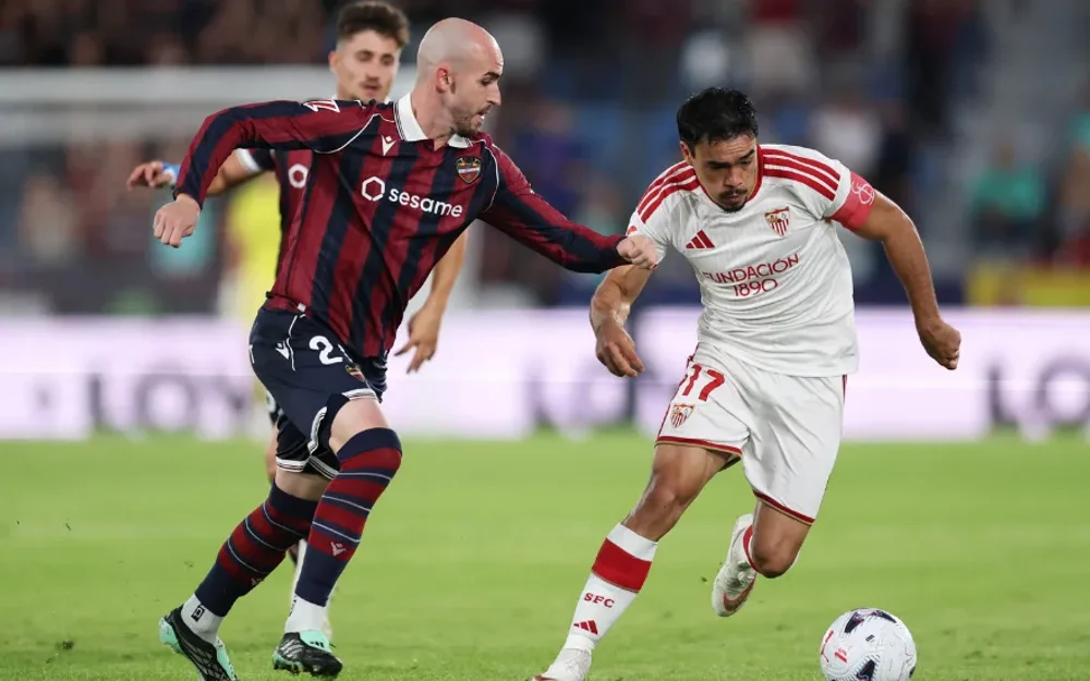 Sevilla de Gabriel Suazo empató 3-3 con Levante en un cierre de locura en LaLiga