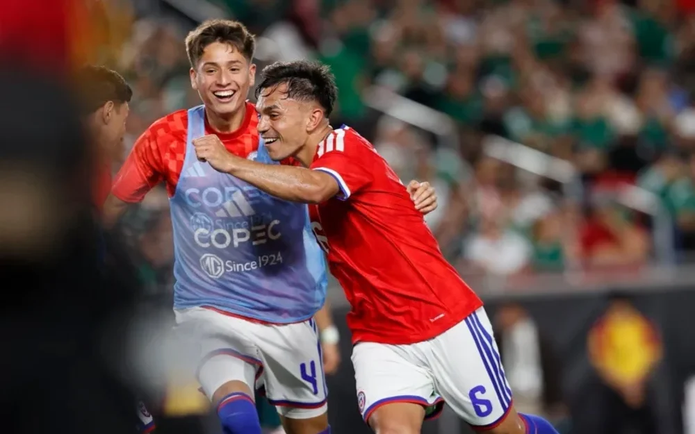 Chile rompe la sequía en Los Ángeles: vence 2-0 a México con goles de Gutiérrez y Pizarro