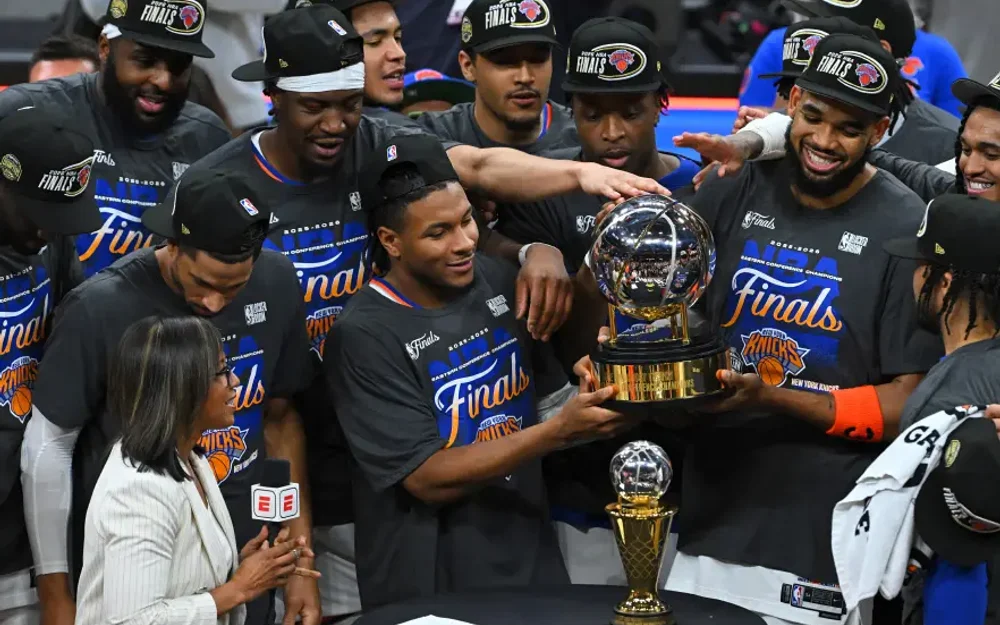 Knicks abren la temporada NBA con el desafío de revalidar el título tras 53 años